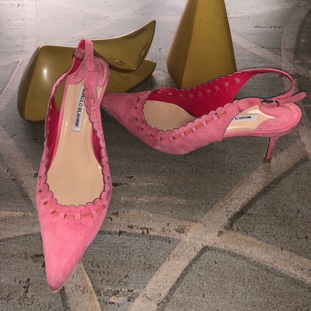 Manolo Blahnik Ciabol Scalloped Suede Slingback